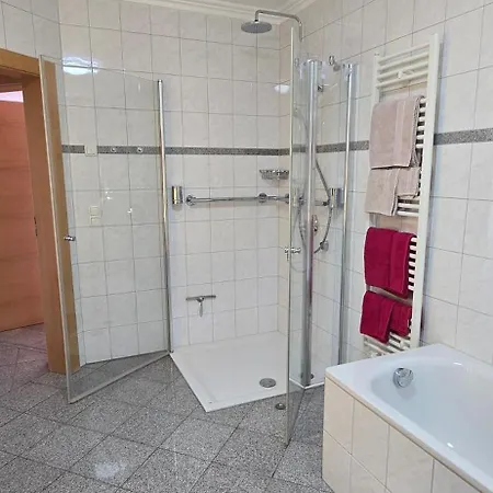 Privatunterkunft Resi's Mit Bad Und Terrasse